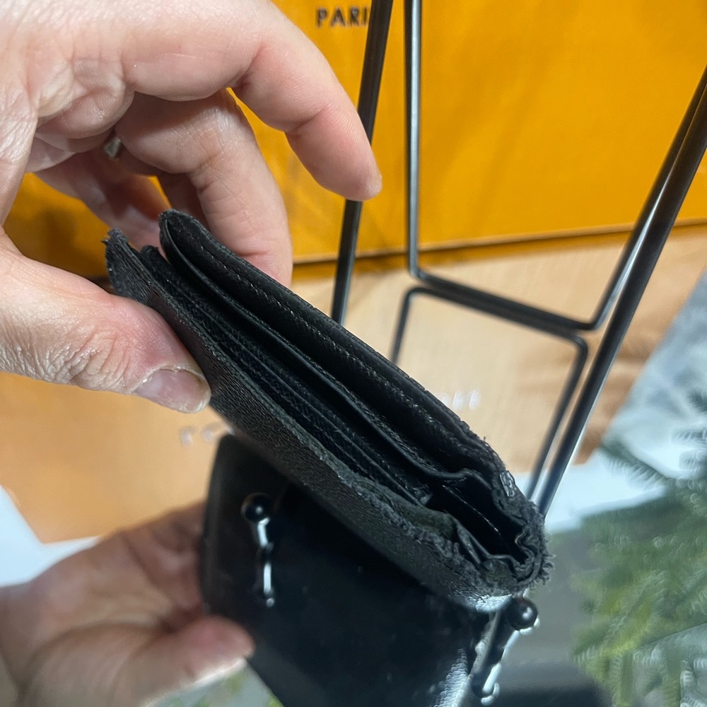 Authentic Louis Vuitton Men’s Leather Wallet - Picture 4 of 8